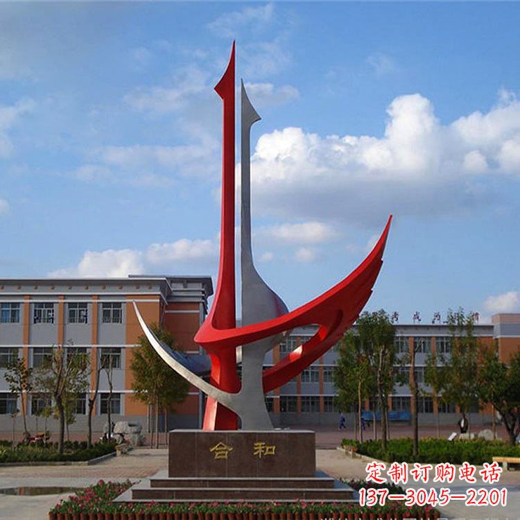 湖南2只抱在一起的抽象仙鹤寓意“合和”的校园广场景观雕塑