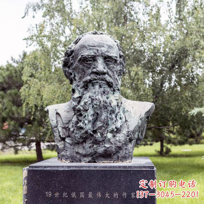 湖南19世纪俄国最伟大的作家列夫·尼古拉耶维奇·托尔斯泰雕像