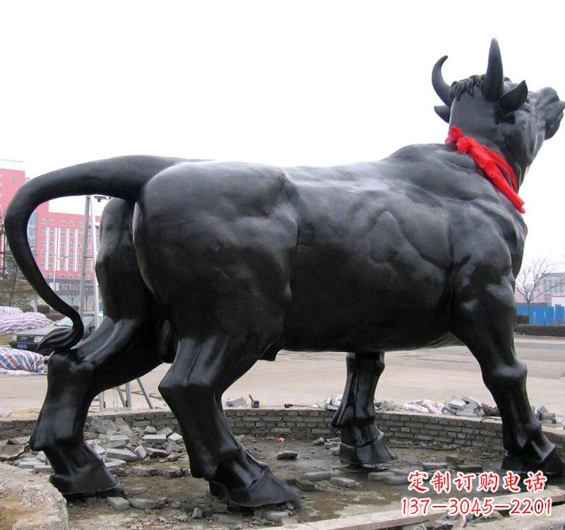 湖南昂头的铜雕水牛