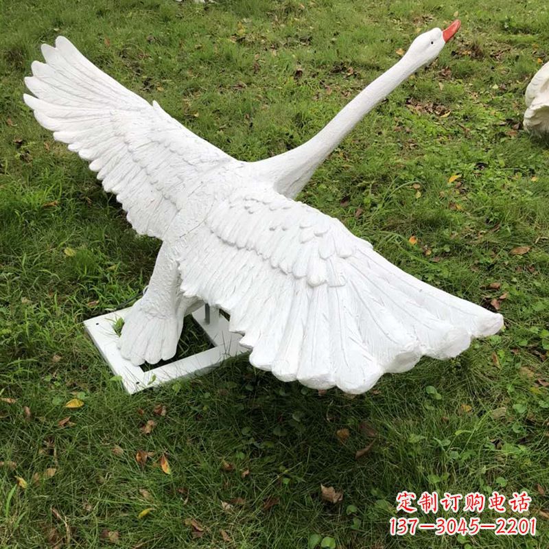 湖南翱翔上天的白天鹅发光动物雕塑