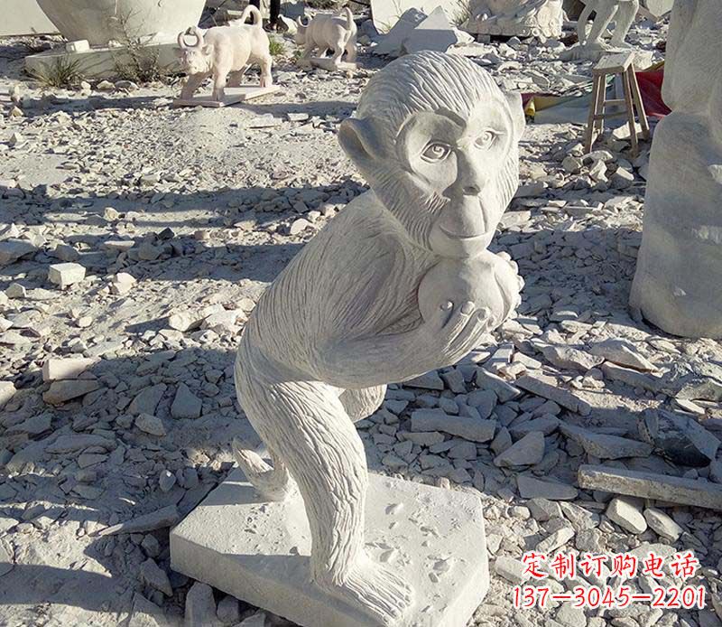 湖南抱桃的猴子动物石雕