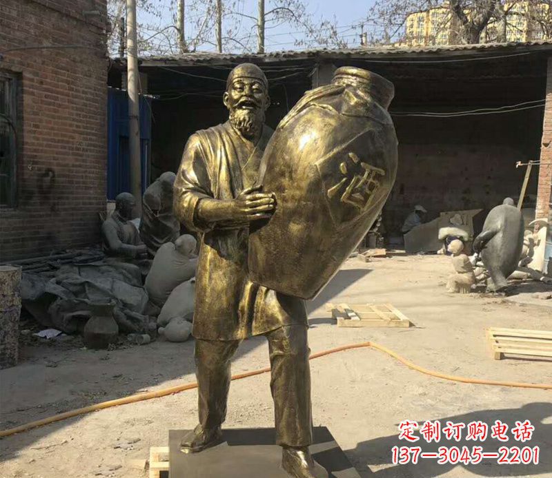 湖南抱着酒坛的人物铜雕