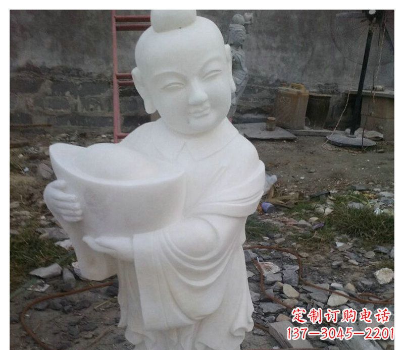 湖南抱着元宝的小孩公园景观石雕