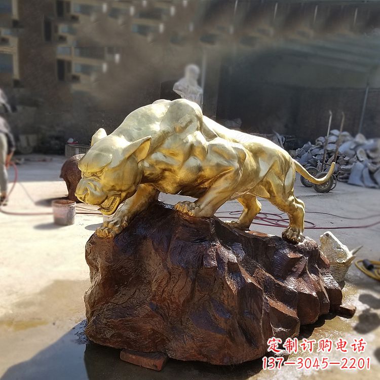 湖南铸铜雕刻的豹子公园景区情景动物雕塑