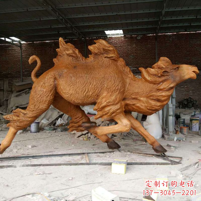 湖南奔跑的骆驼仿真雕塑
