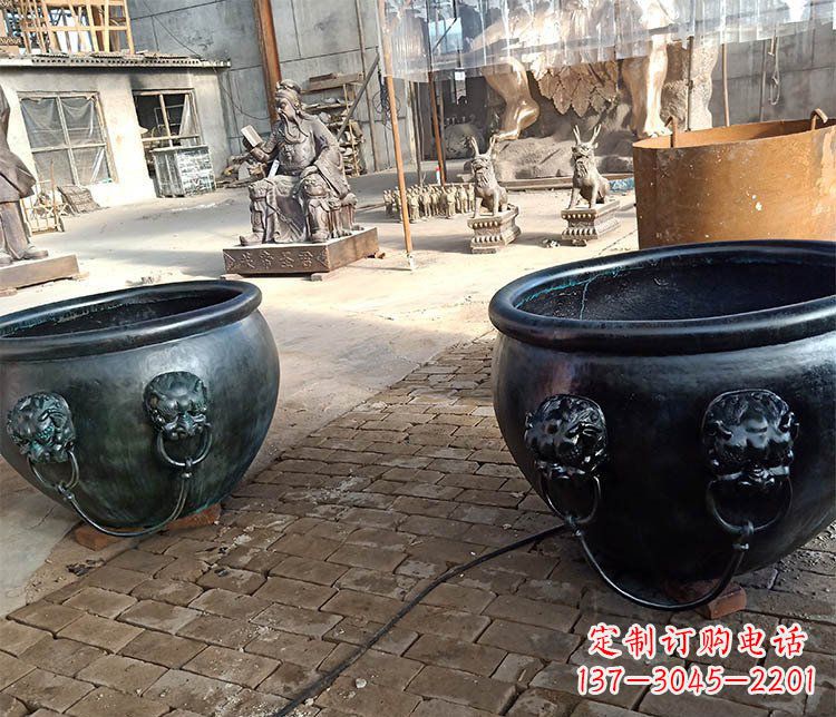 湖南铜雕制的水缸摆件