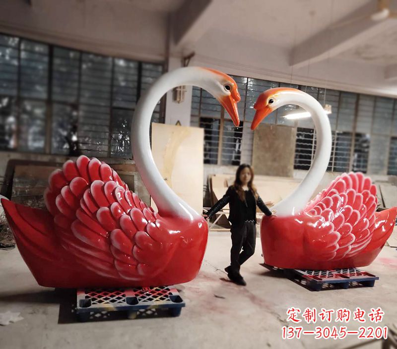 湖南玻璃钢爱心天鹅门商场婚礼美陈景观摆件