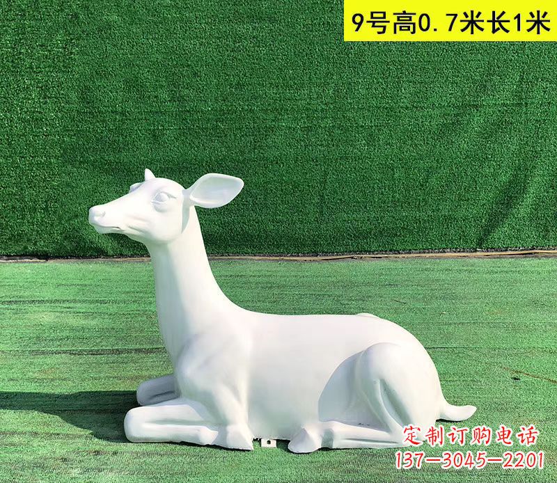 湖南玻璃钢白色小鹿雕塑公园动物摆件