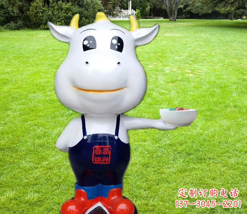 湖南玻璃钢厨师小牛卡通雕塑