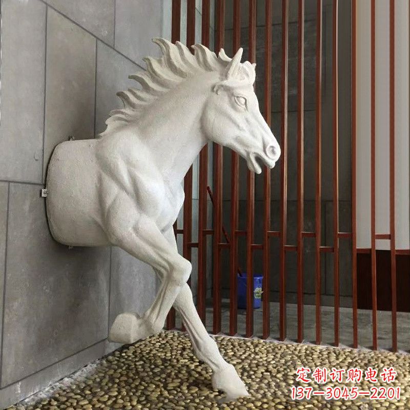 湖南玻璃钢创意马雕塑-穿墙而过的动物雕塑摆件