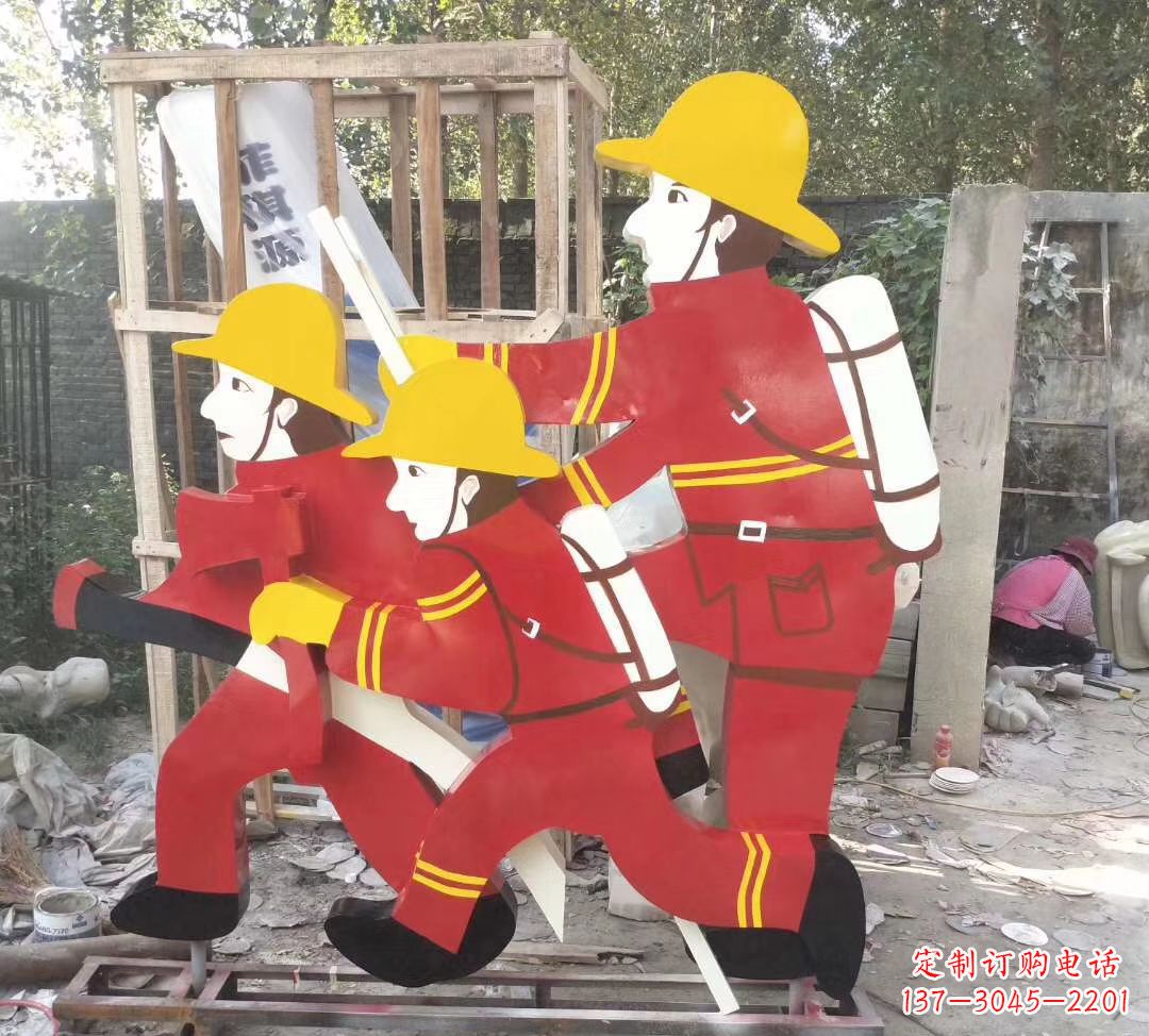 湖南玻璃钢动漫消防员 园林景观雕塑