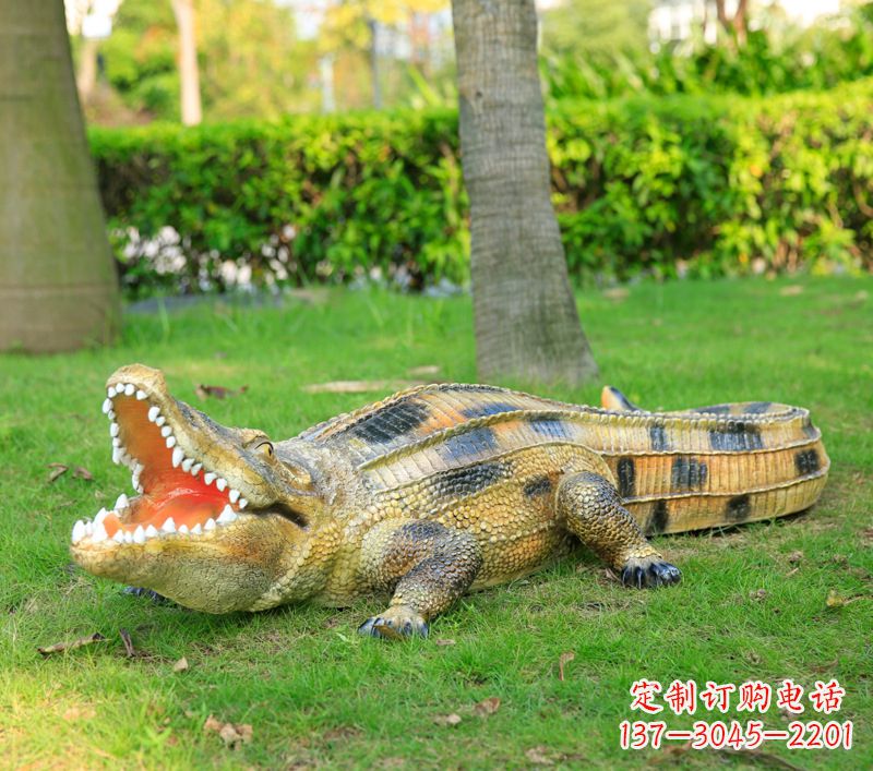 湖南玻璃钢鳄鱼 草坪绿地仿真动物雕塑