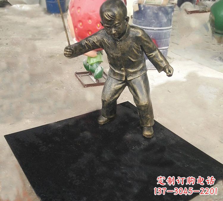 湖南玻璃钢仿铜打陀螺的儿童雕塑