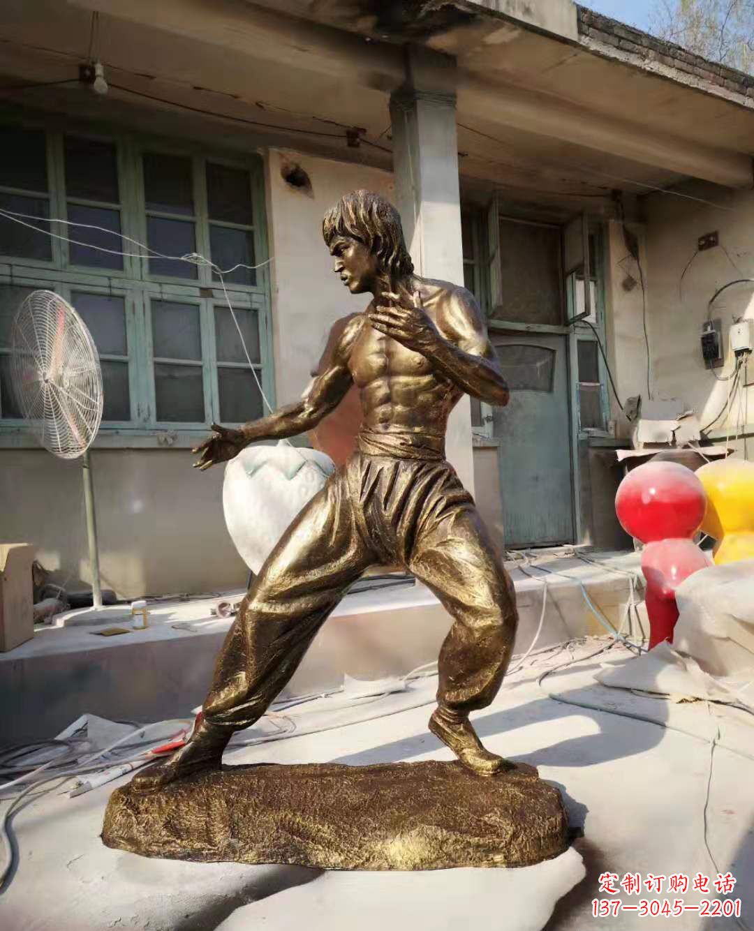 湖南玻璃钢仿铜李小龙雕塑广场电影明星人物雕塑 (4)