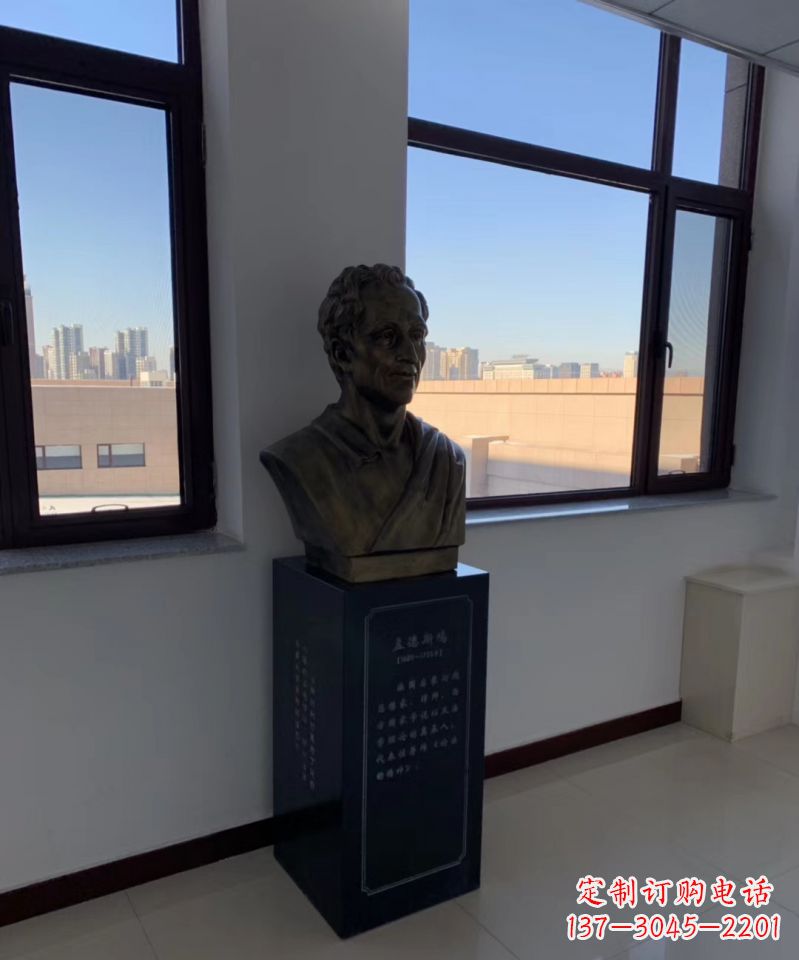 湖南玻璃钢仿铜西方名人孟德斯鸠头像