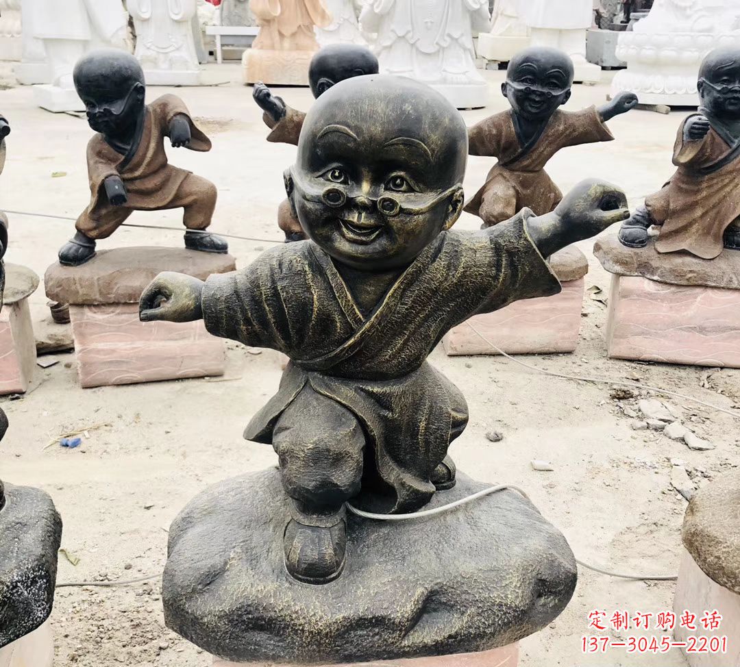湖南玻璃钢仿铜小和尚雕塑公园景观人物雕塑