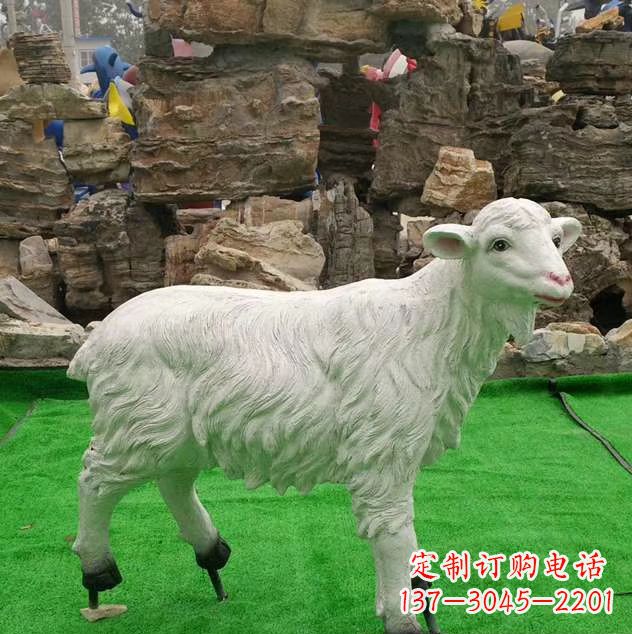 湖南玻璃钢仿真绵羊动物雕塑