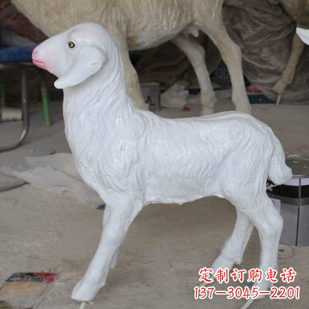 湖南玻璃钢雕刻的羊雕塑——艺术的精美表达