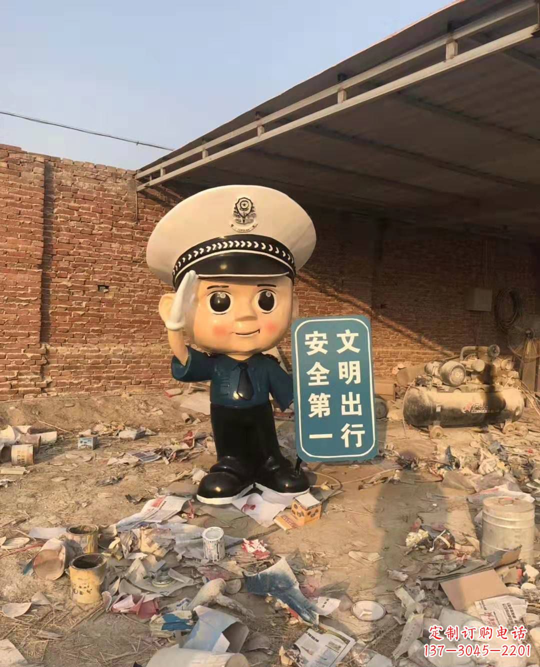 湖南玻璃钢卡通警察雕塑公园广场安全警示语雕塑