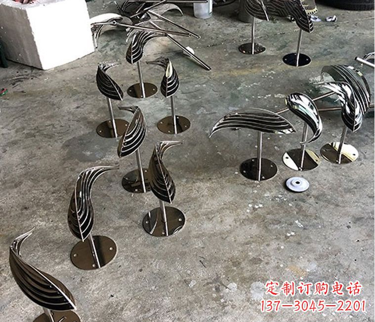 湖南不锈钢抽象动物小鱼雕塑