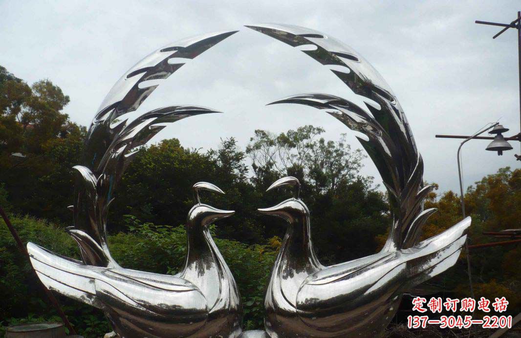 湖南不锈钢抽象镜面孔雀雕塑