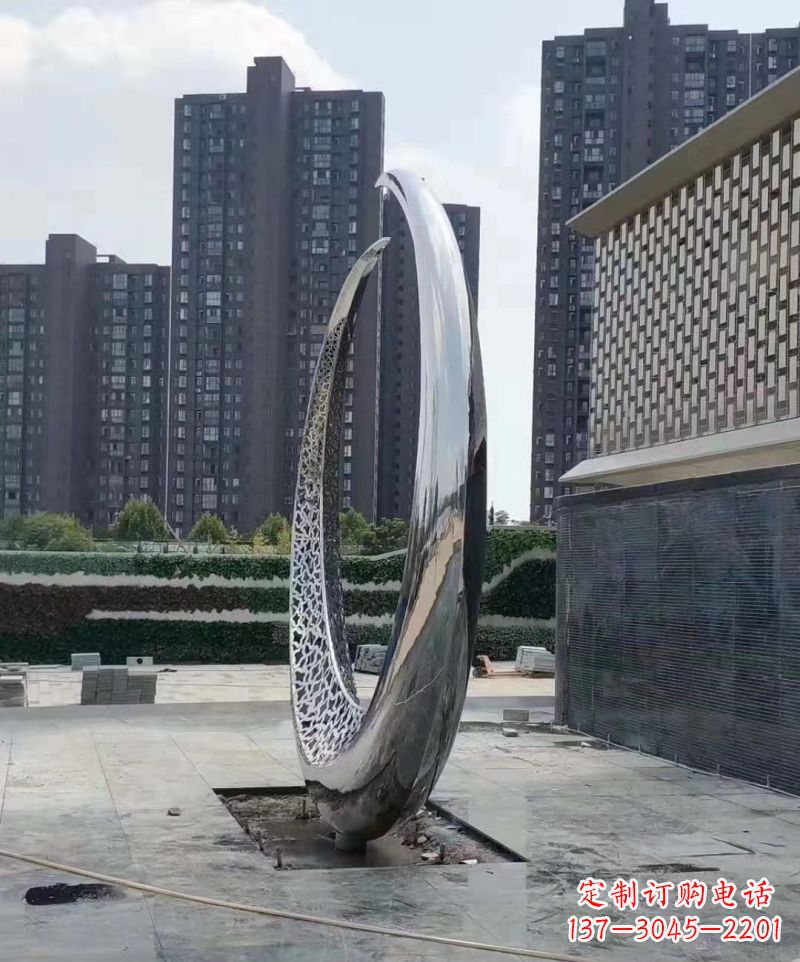 湖南不锈钢抽象月亮雕塑户外摆件