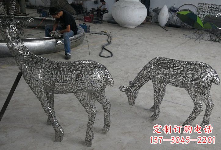 湖南不锈钢动物镂空鹿雕塑