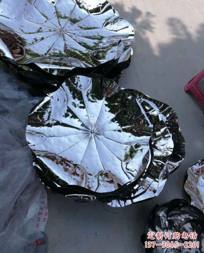 湖南不锈钢锻造莲花雕塑效果图