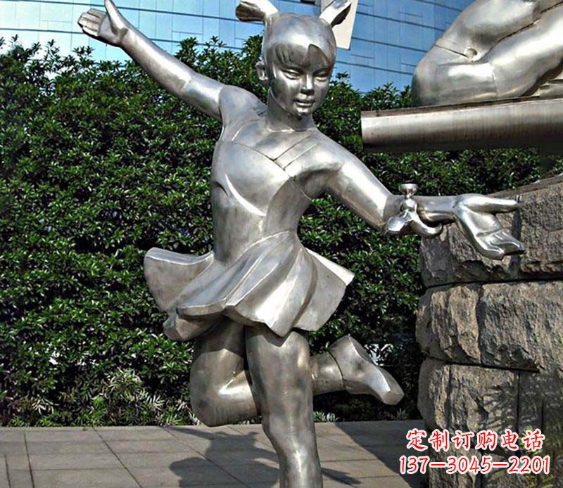 湖南不锈钢儿童踢毽子雕塑