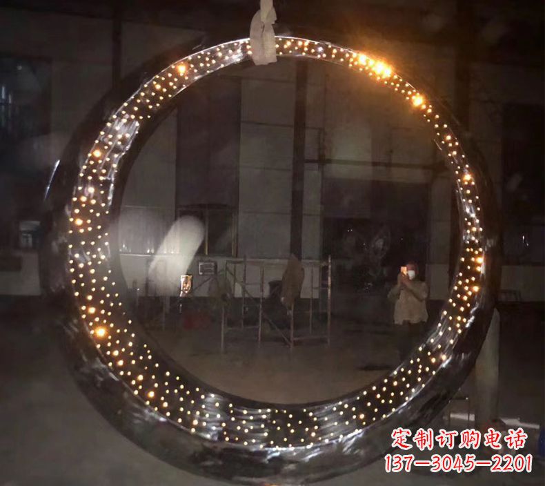 湖南不锈钢发光月亮雕塑1