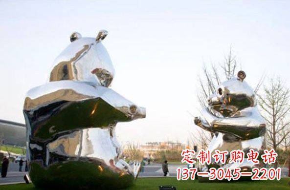 湖南不锈钢公园抽象熊猫雕塑