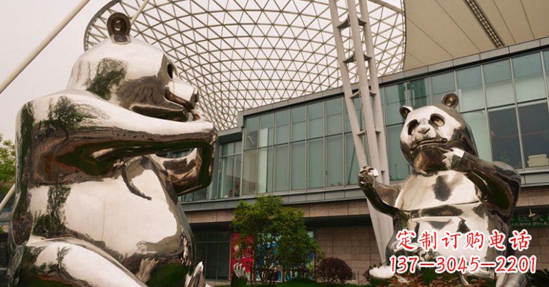 湖南不锈钢公园动物镜面熊猫雕塑