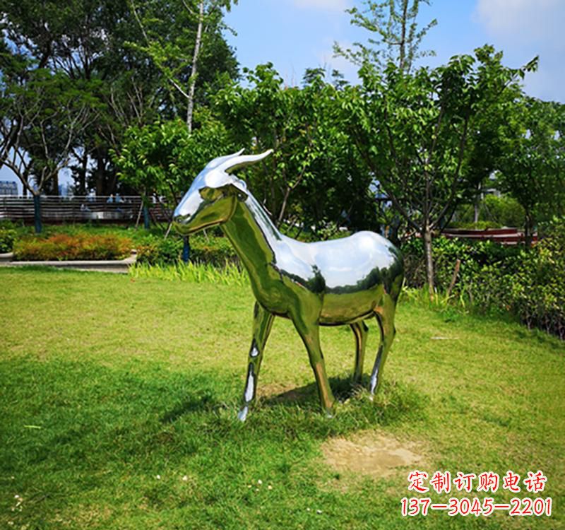 湖南不锈钢公园动物镜面羊雕塑
