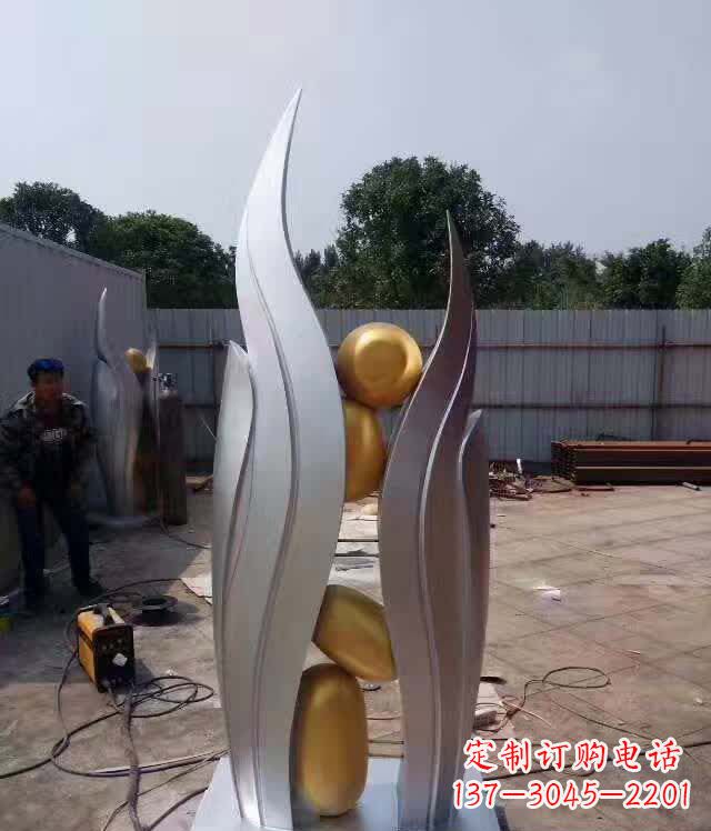 湖南不锈钢广场翅膀雕塑1