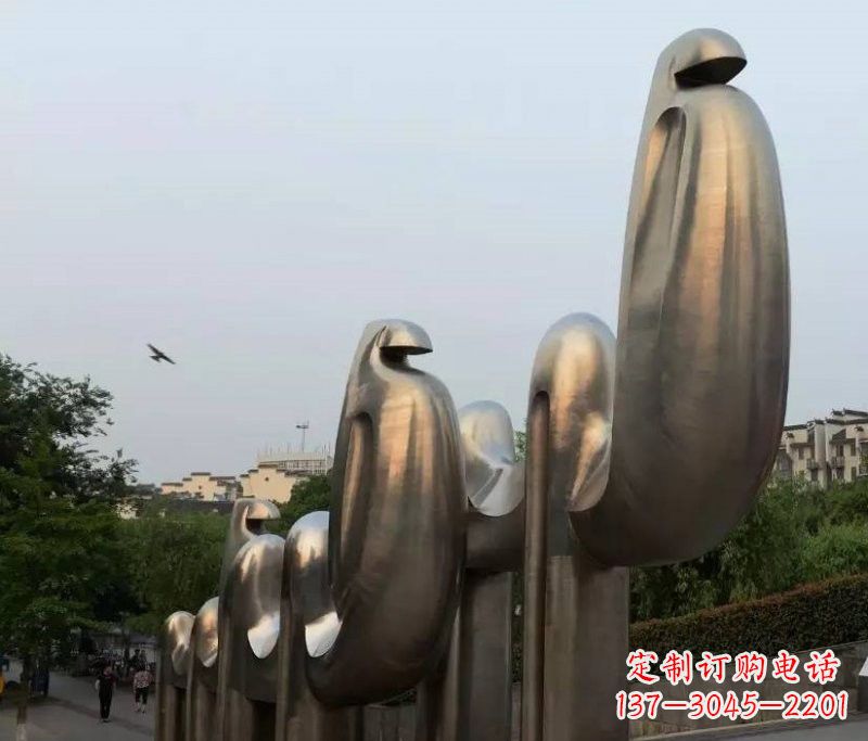 湖南不锈钢广场抽象骆驼雕塑