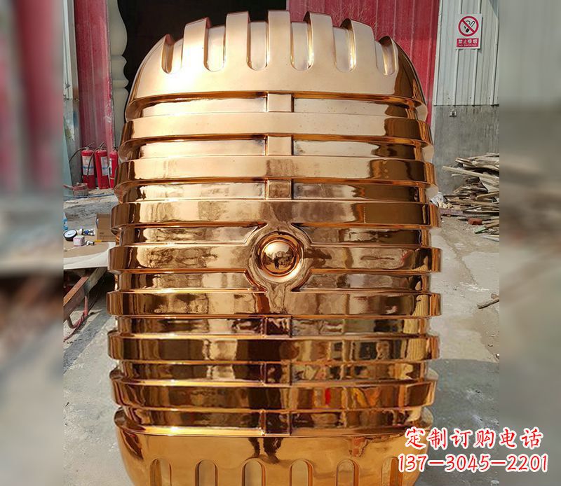 湖南不锈钢金话筒局部雕塑
