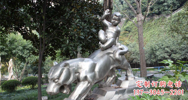 湖南不锈钢老虎与小孩景观雕塑