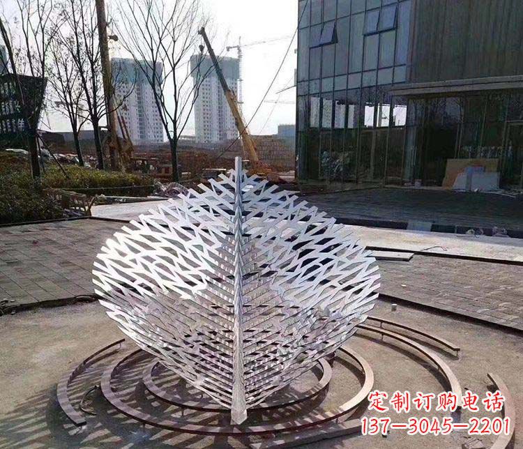 湖南不锈钢镂空锻造树叶雕塑