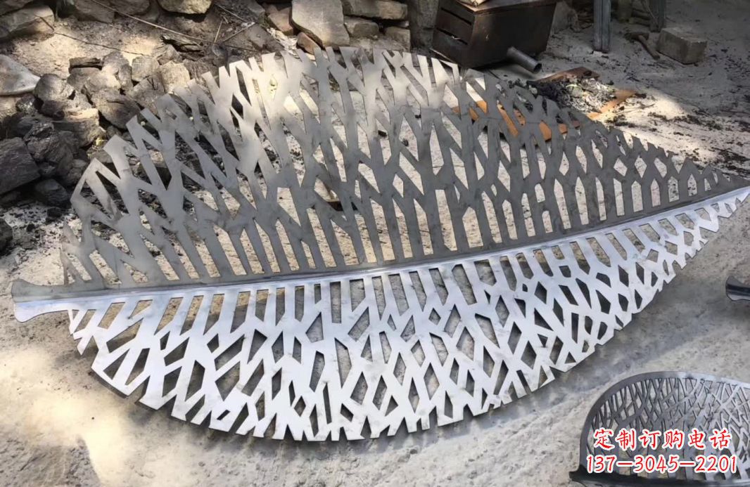 湖南不锈钢镂空树叶雕塑112