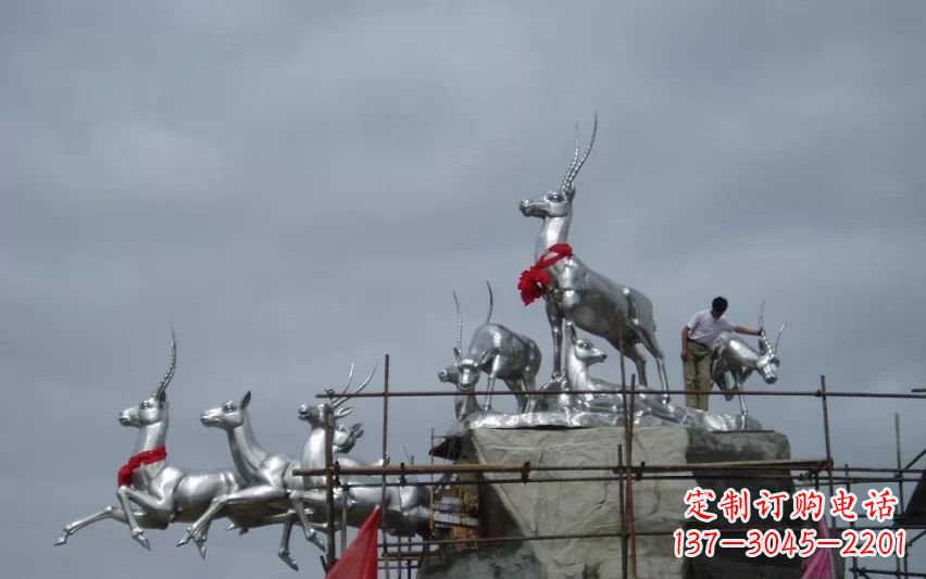 湖南不锈钢鹿群动物景观雕塑