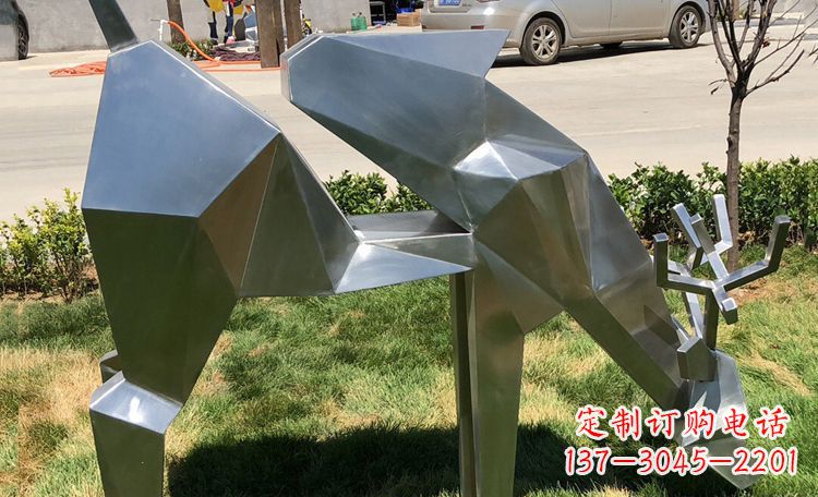 湖南不锈钢梅花鹿吃草公园动物雕塑
