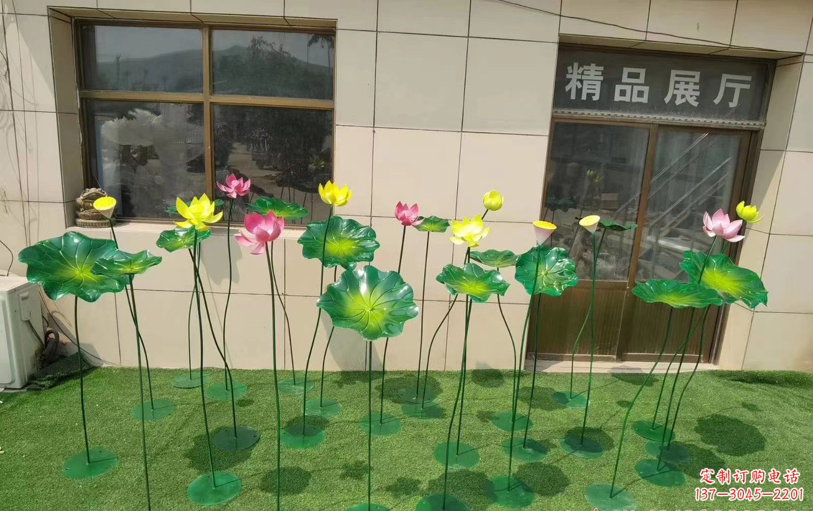 湖南不锈钢喷漆荷花景观雕塑