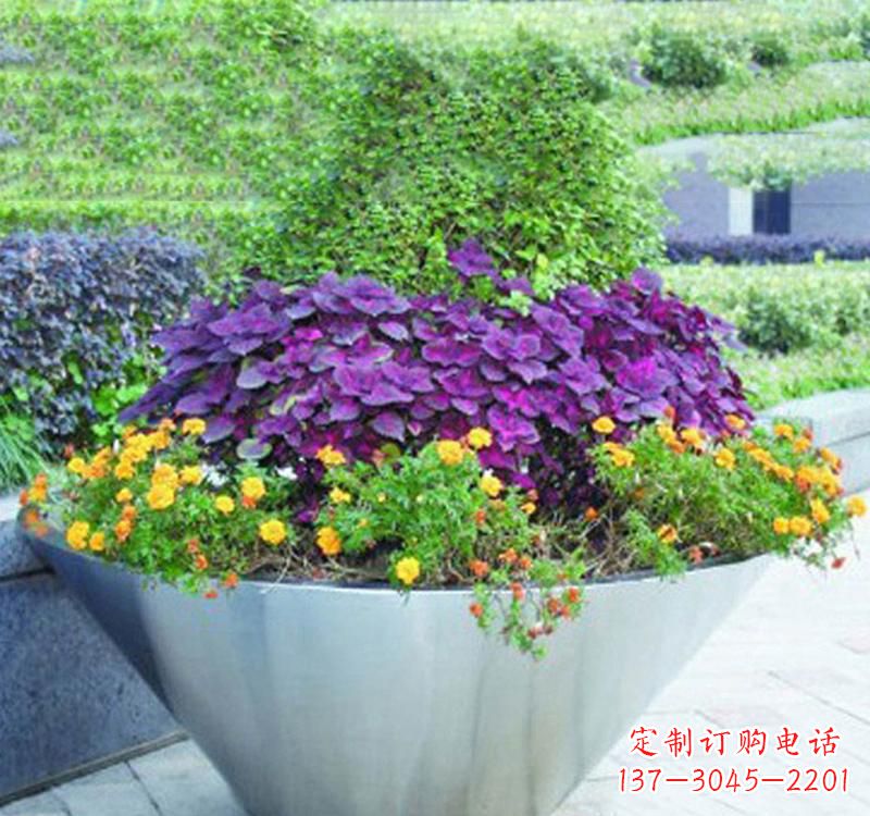 湖南不锈钢花盆雕塑艺术之美
