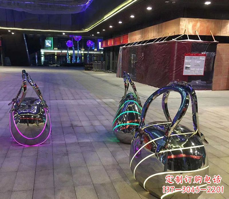 湖南不锈钢手提包雕塑精美艺术品