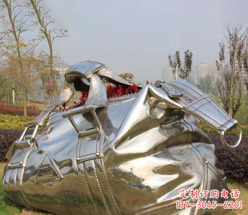 湖南精美不锈钢手提包雕塑