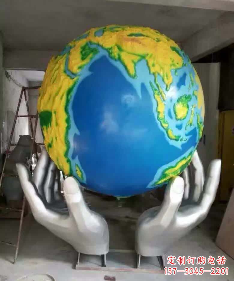 湖南不锈钢手托地球雕塑精美的艺术作品