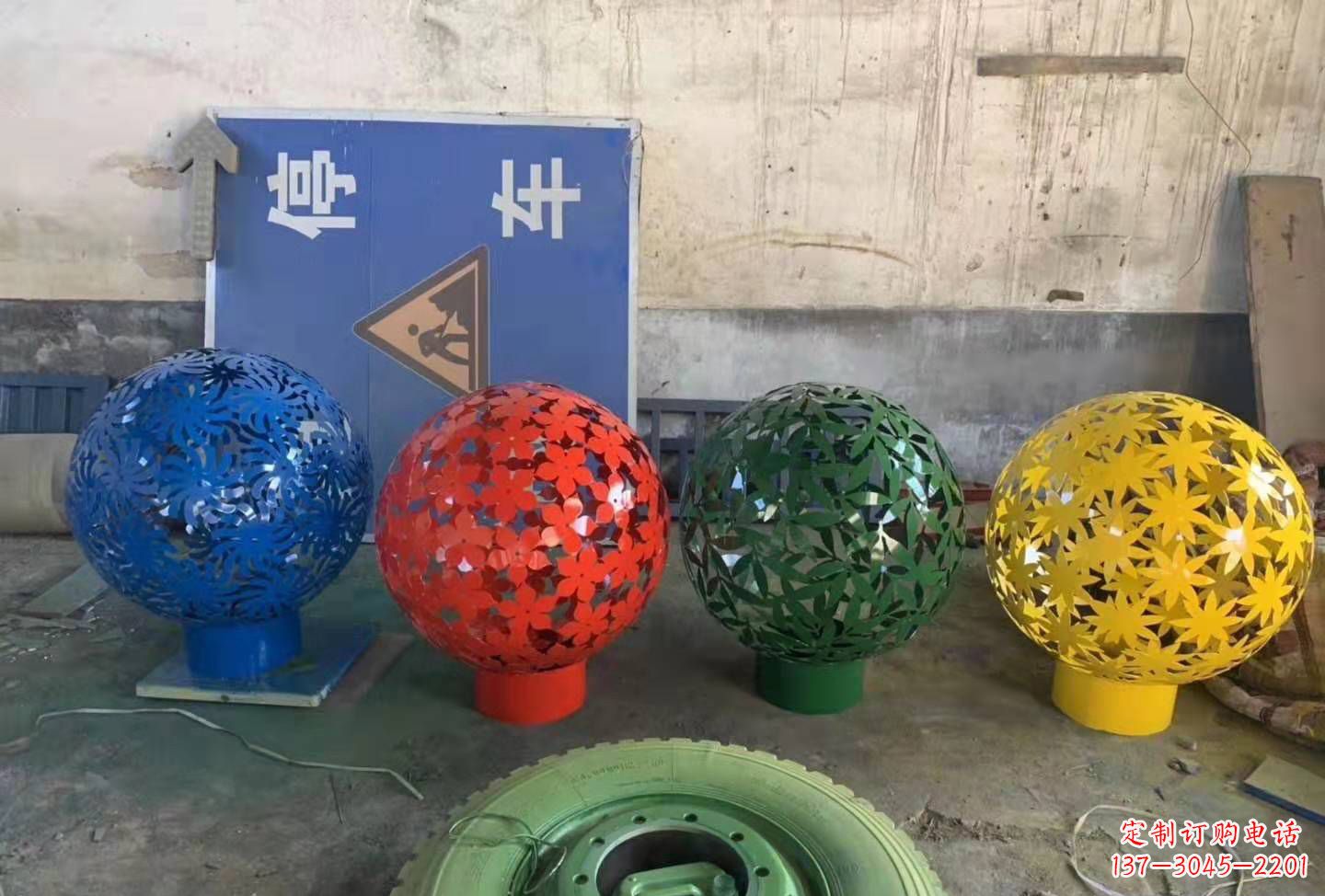 湖南灵动树叶镂空球雕塑景观