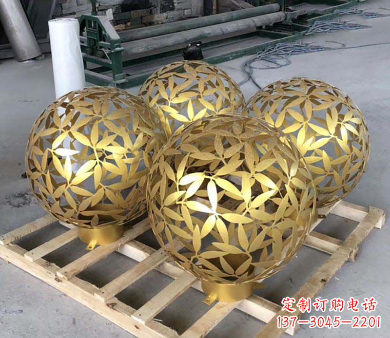 湖南不锈钢树叶镂空球的美妙景观