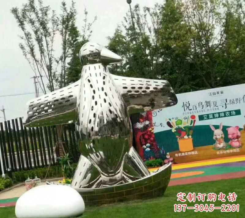 湖南不锈钢现代动物企鹅雕塑