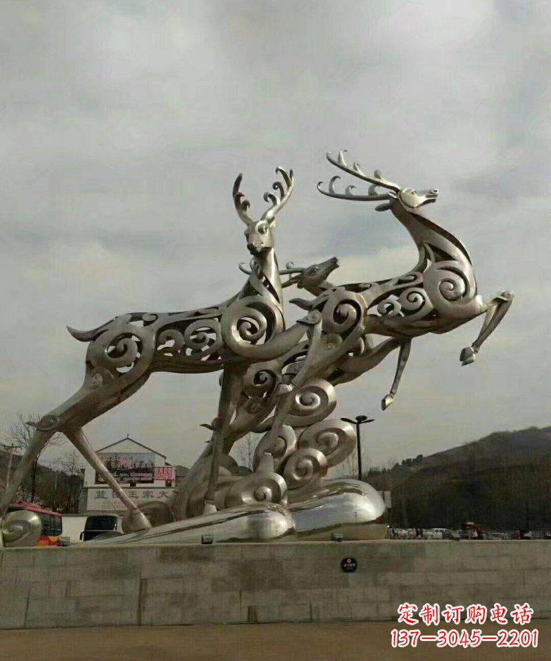 湖南梅花鹿雕塑——祥云梅花鹿广场的标志